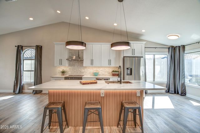 8213 W RUE DE LAMOUR Avenue, Peoria, AZ 85381