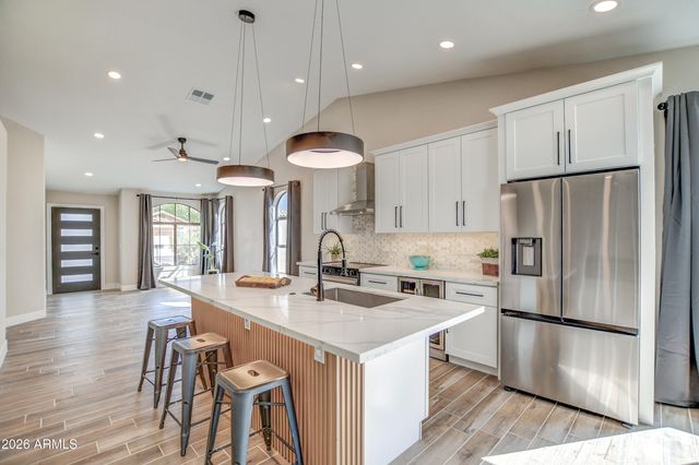 8213 W RUE DE LAMOUR Avenue, Peoria, AZ 85381