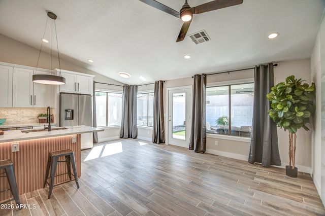 8213 W RUE DE LAMOUR Avenue, Peoria, AZ 85381