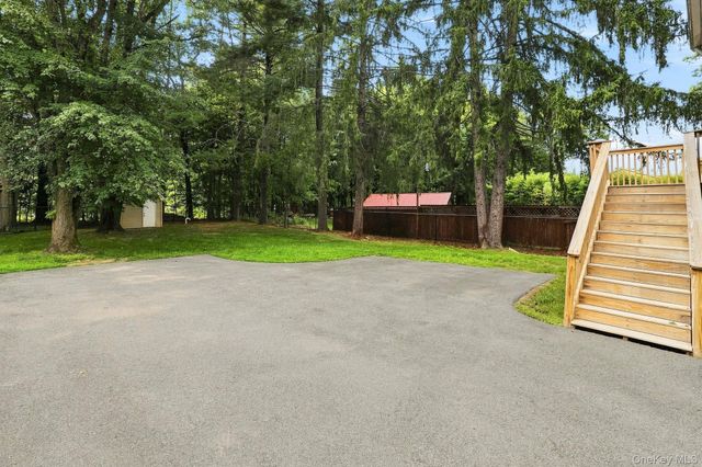 32 Red Oaks Mill Road, Poughkeepsie, NY 12603