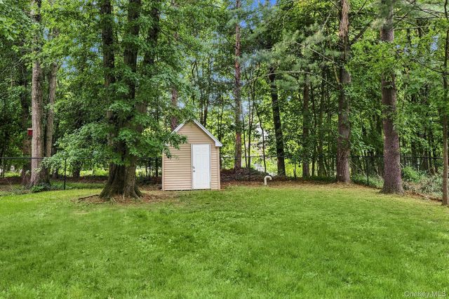 32 Red Oaks Mill Road, Poughkeepsie, NY 12603