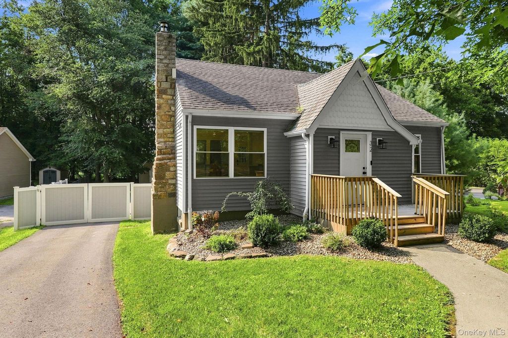 32 Red Oaks Mill Road, Poughkeepsie, NY 12603