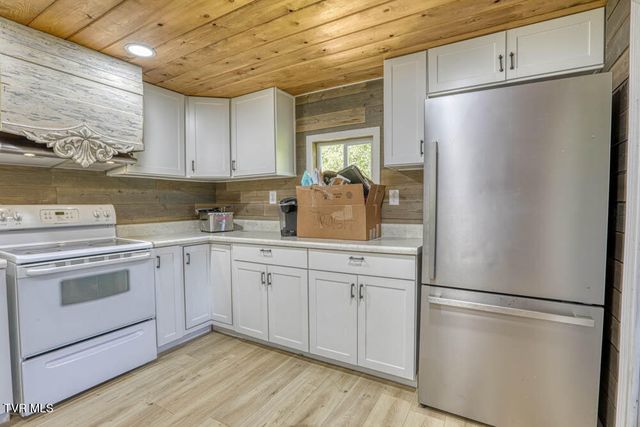 211 Country Lane, Church Hill, TN 37642