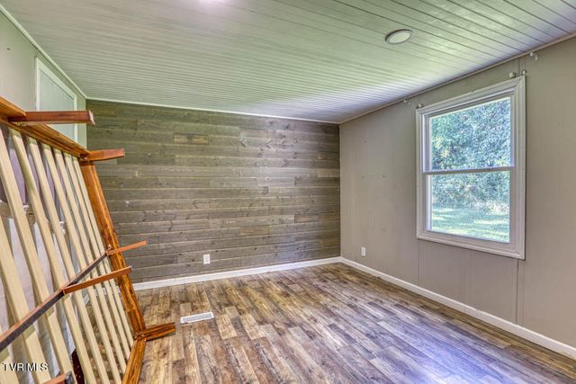 211 Country Lane, Church Hill, TN 37642