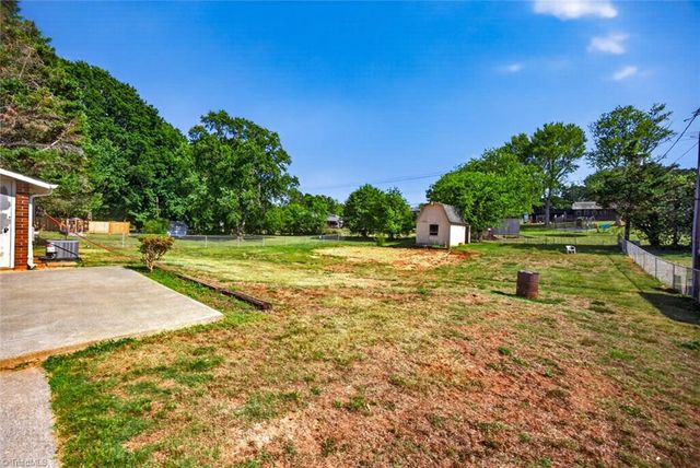 1285 Meadowbrook Drive, King, NC 27021