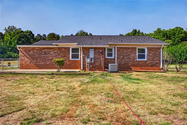 1285 Meadowbrook Drive, King, NC 27021
