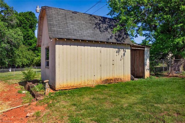 1285 Meadowbrook Drive, King, NC 27021
