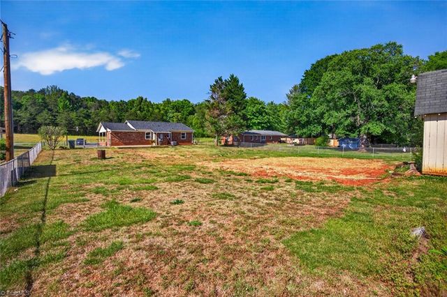 1285 Meadowbrook Drive, King, NC 27021