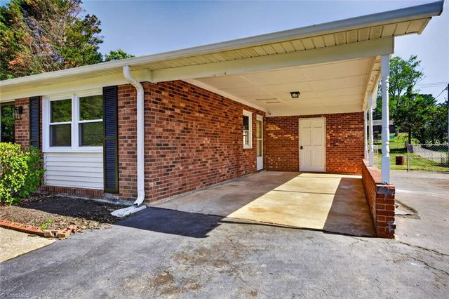 1285 Meadowbrook Drive, King, NC 27021