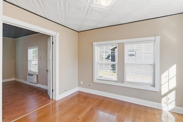 717 N Heideke ST, Seguin, TX 78155