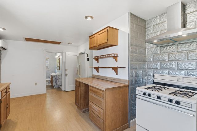 717 N Heideke ST, Seguin, TX 78155