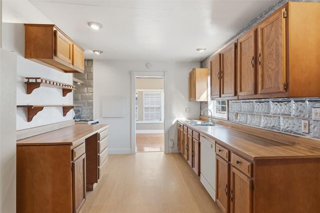 717 N Heideke ST, Seguin, TX 78155