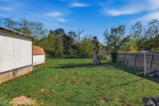 717 N Heideke ST, Seguin, TX 78155