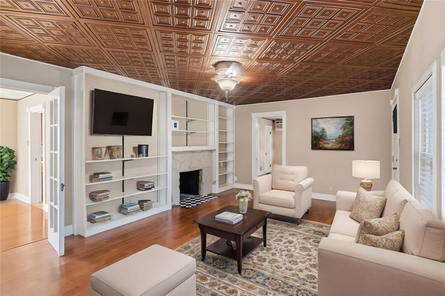 717 N Heideke ST, Seguin, TX 78155