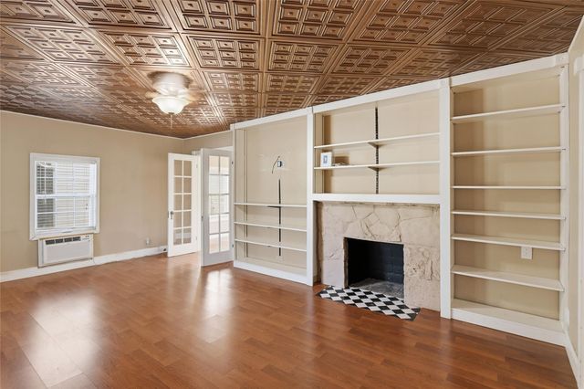 717 N Heideke ST, Seguin, TX 78155