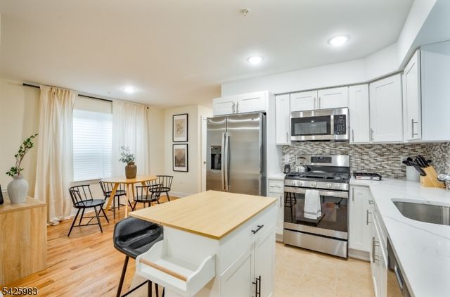 84 W Alpine St, Newark City, NJ 07108