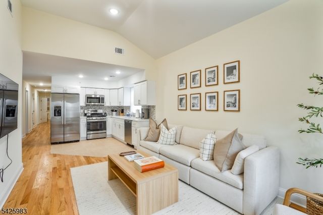 84 W Alpine St, Newark City, NJ 07108