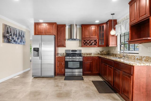789 Green Valley Road 11, Watsonville, CA 95076