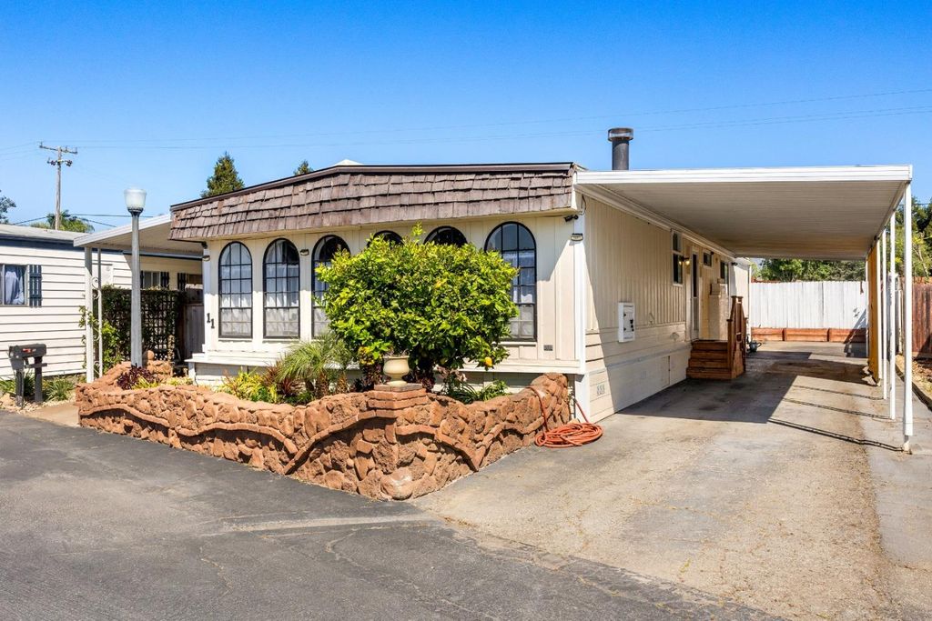 789 Green Valley Road 11, Watsonville, CA 95076
