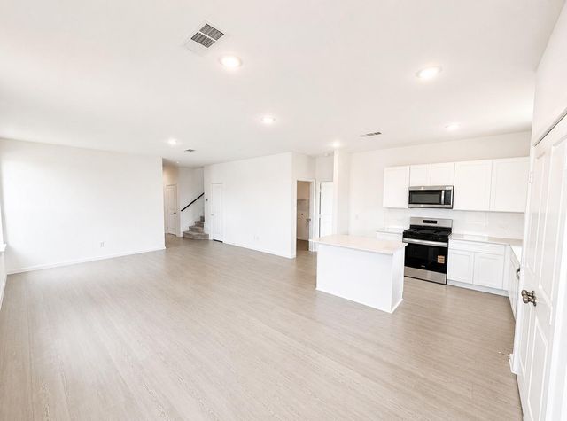 1045 S Oakhurst Drive, Dayton, TX 77535