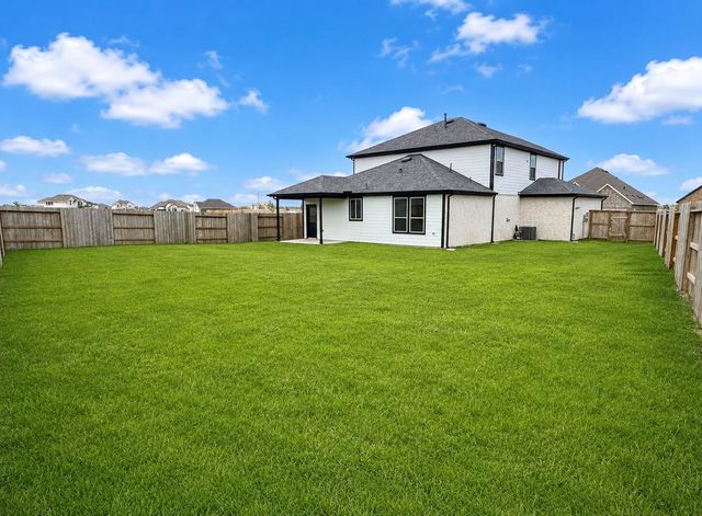 1045 S Oakhurst Drive, Dayton, TX 77535
