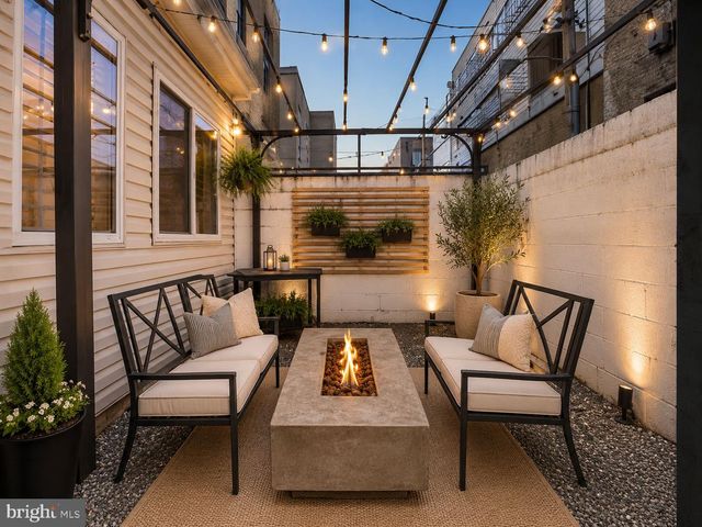 1916 S FRONT ST, Philadelphia, PA 19148
