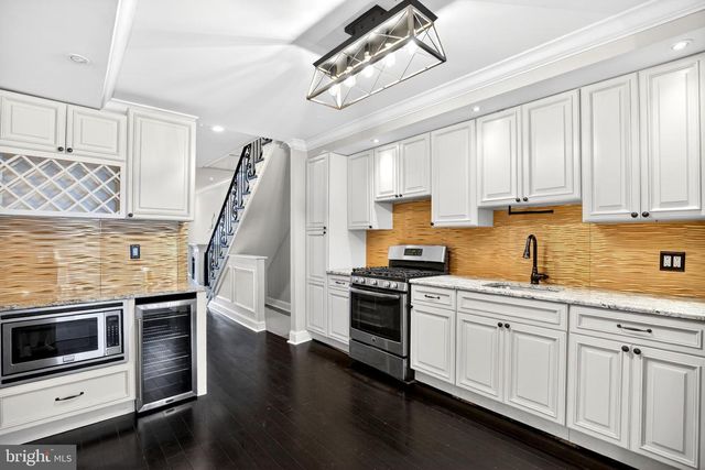 1916 S FRONT ST, Philadelphia, PA 19148