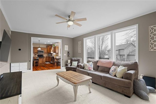 927 Hedge Apple Place, Raymore, MO 64083