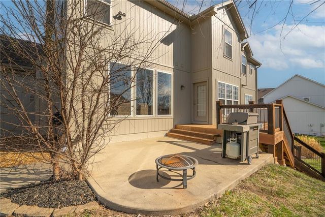 927 Hedge Apple Place, Raymore, MO 64083