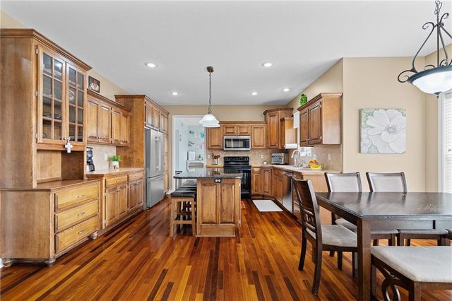 927 Hedge Apple Place, Raymore, MO 64083