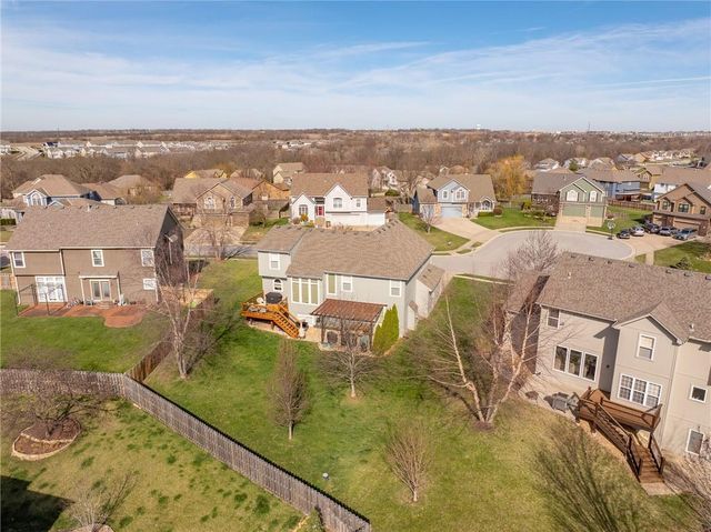 927 Hedge Apple Place, Raymore, MO 64083