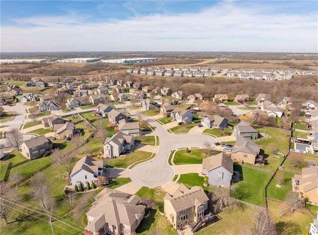 927 Hedge Apple Place, Raymore, MO 64083