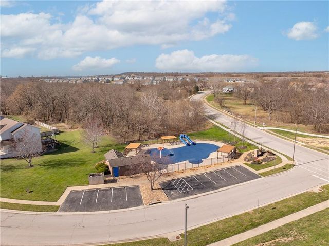 927 Hedge Apple Place, Raymore, MO 64083