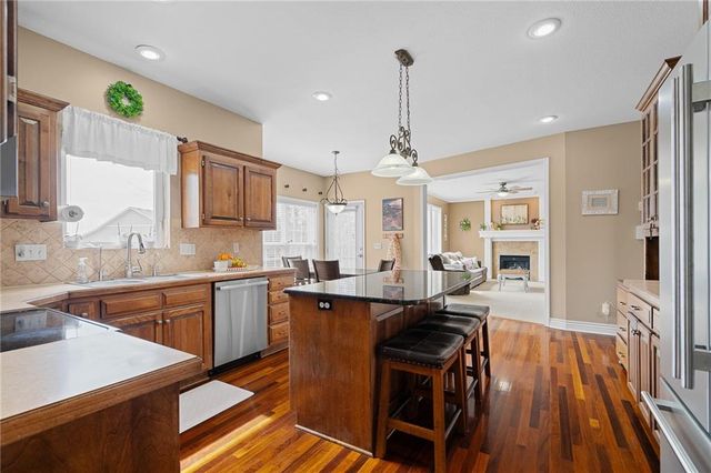 927 Hedge Apple Place, Raymore, MO 64083