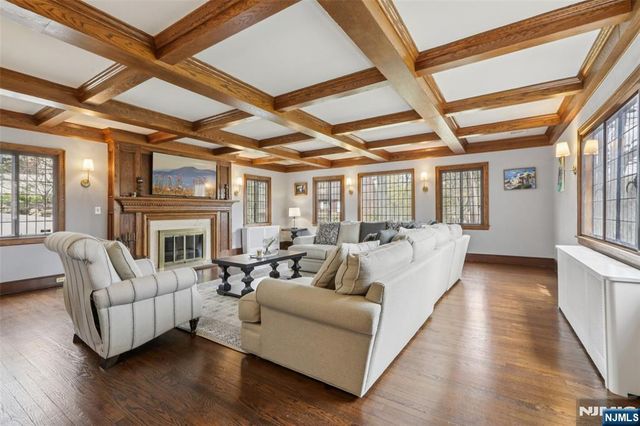 400 Heights Road, Ridgewood, NJ 07450