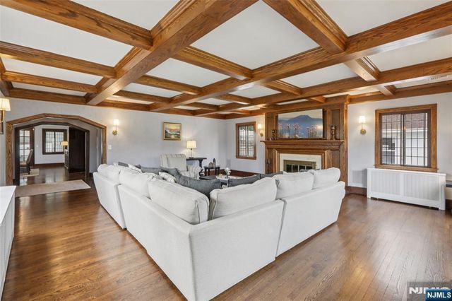 400 Heights Road, Ridgewood, NJ 07450