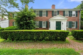 4 Gray Gardens West, Cambridge, MA 02138
