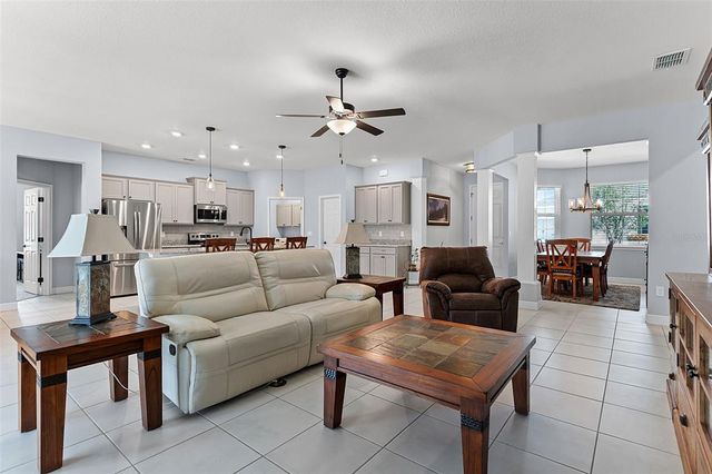 303 TRAVELERS CREEK DRIVE, Auburndale, FL 33823