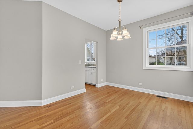 702 Pinehurst Drive, North Aurora, IL 60542