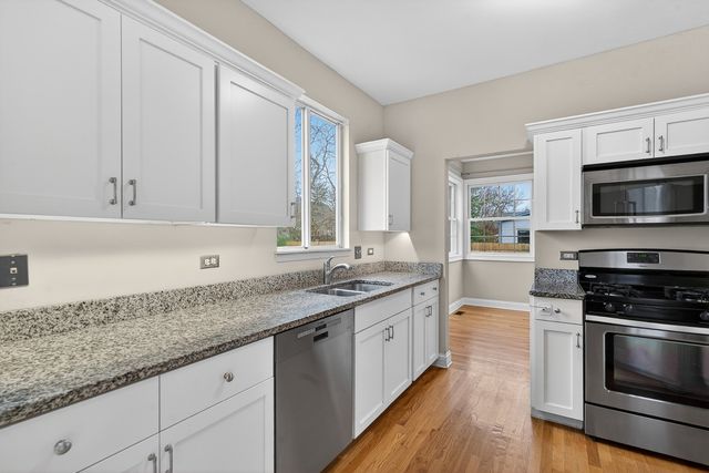 702 Pinehurst Drive, North Aurora, IL 60542