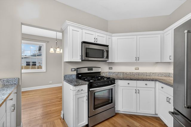 702 Pinehurst Drive, North Aurora, IL 60542