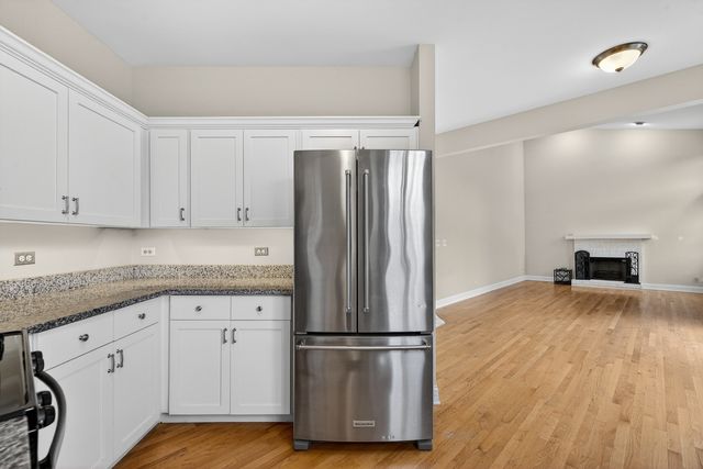 702 Pinehurst Drive, North Aurora, IL 60542