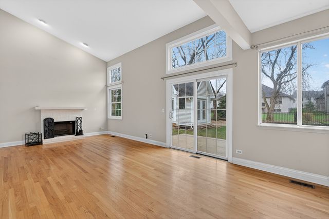 702 Pinehurst Drive, North Aurora, IL 60542