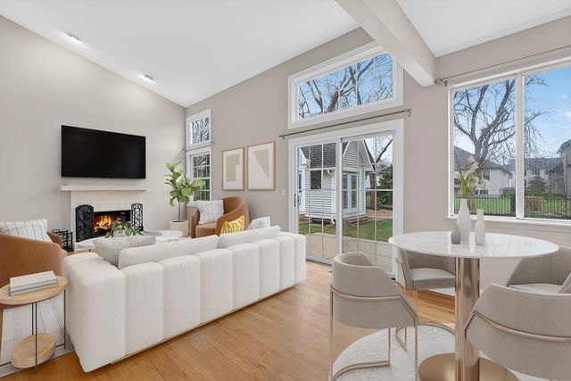 702 Pinehurst Drive, North Aurora, IL 60542