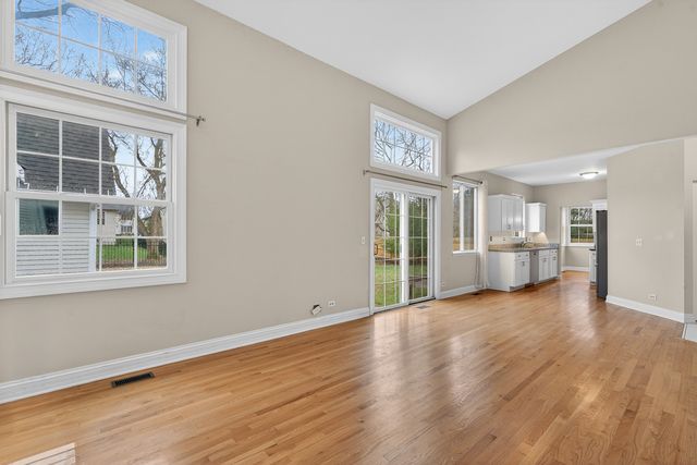 702 Pinehurst Drive, North Aurora, IL 60542