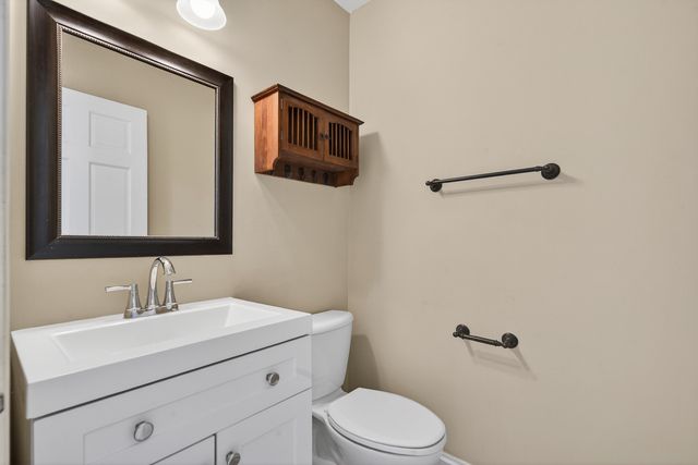 702 Pinehurst Drive, North Aurora, IL 60542