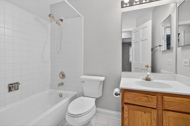 702 Pinehurst Drive, North Aurora, IL 60542