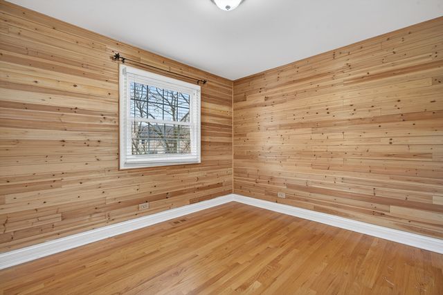 702 Pinehurst Drive, North Aurora, IL 60542