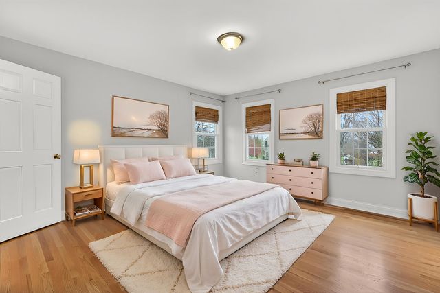 702 Pinehurst Drive, North Aurora, IL 60542