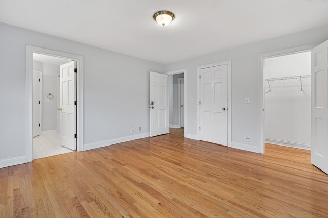 702 Pinehurst Drive, North Aurora, IL 60542